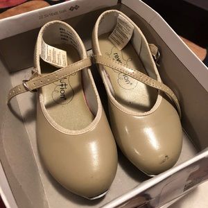 Tap shoes for toddler girl